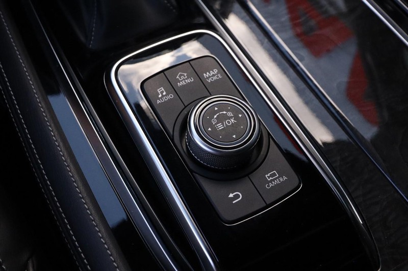 INFINITI QX80 Vehicle Image 24