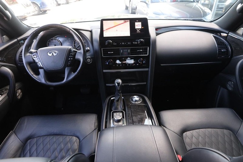 INFINITI QX80 Vehicle Image 26
