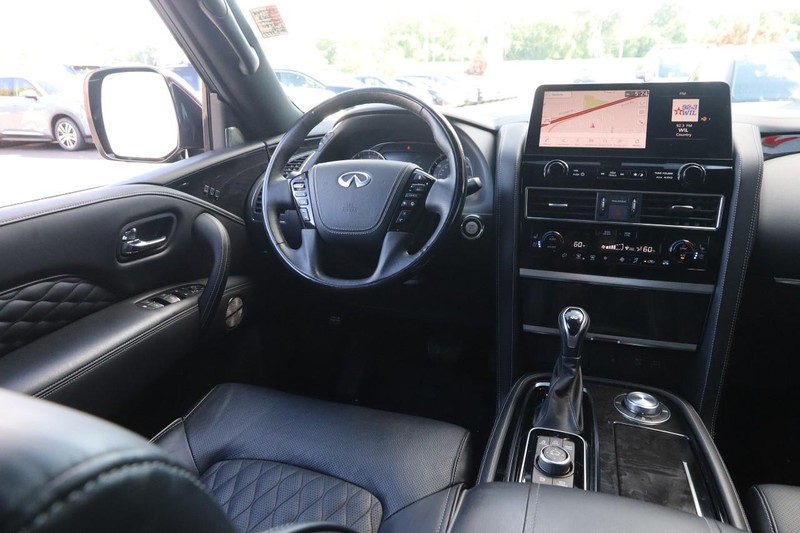 INFINITI QX80 Vehicle Image 27