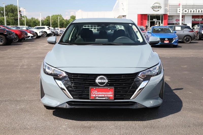 Nissan Sentra Vehicle Image 05