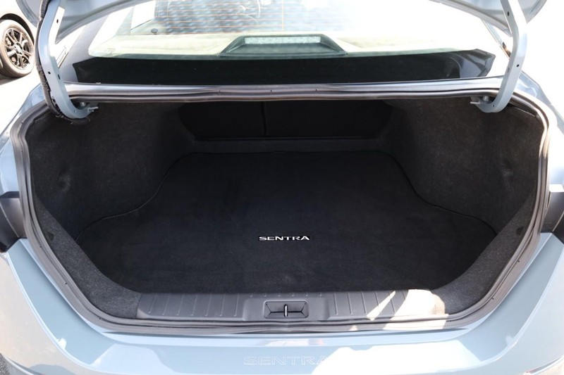 Nissan Sentra Vehicle Image 08
