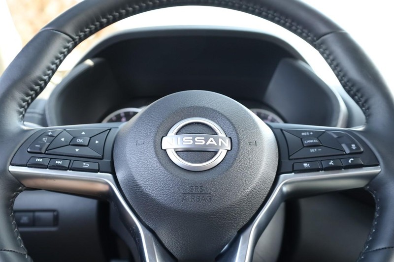Nissan Sentra Vehicle Image 10