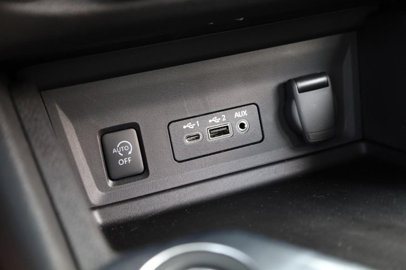 Nissan Sentra Vehicle Image 15