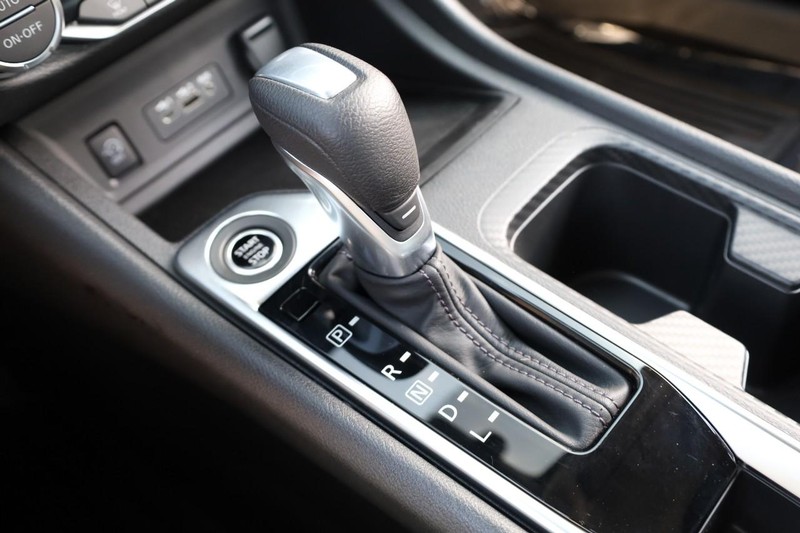 Nissan Sentra Vehicle Image 16
