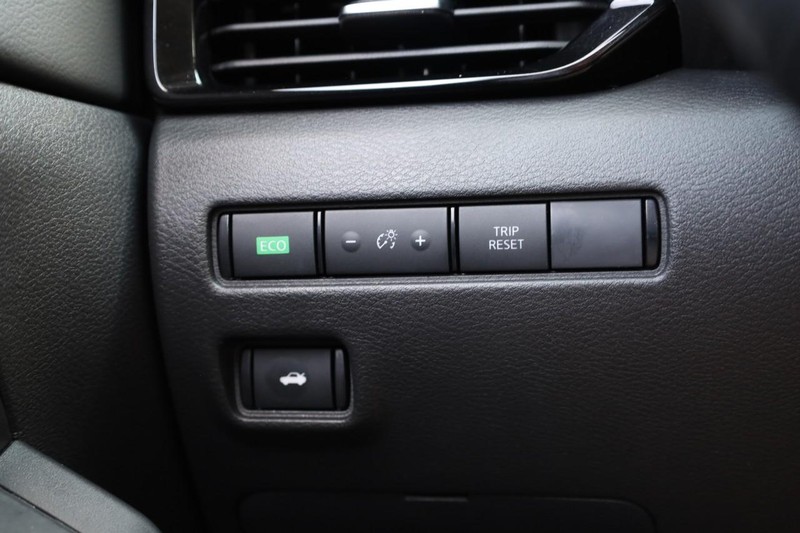 Nissan Sentra Vehicle Image 19