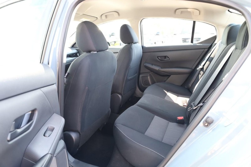 Nissan Sentra Vehicle Image 20