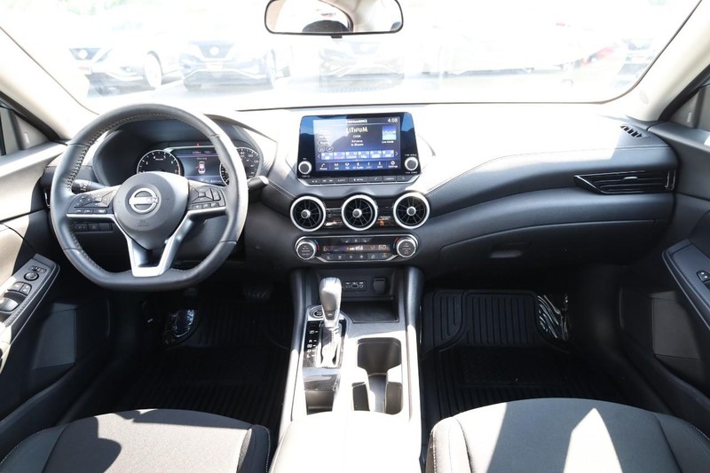 Nissan Sentra Vehicle Image 22
