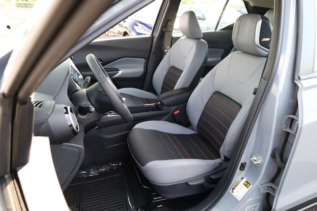 Nissan Kicks Vehicle Image 09