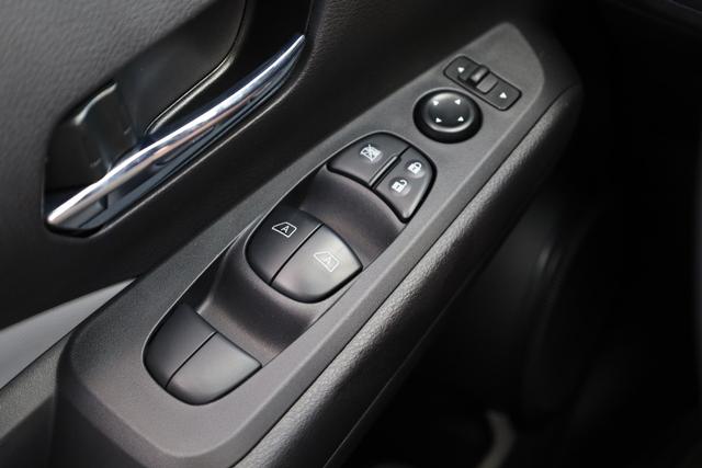 Nissan Kicks Vehicle Image 18