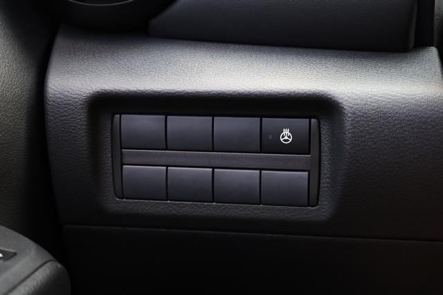 Nissan Kicks Vehicle Image 19