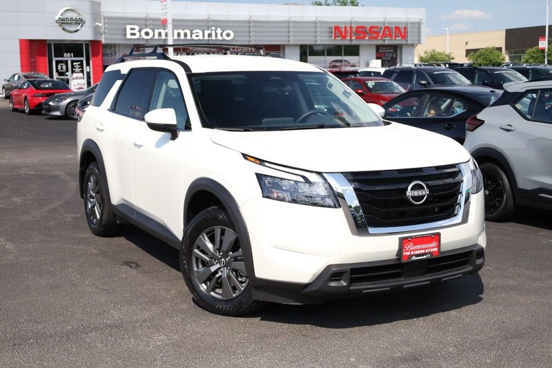 Nissan Pathfinder Vehicle Image 02