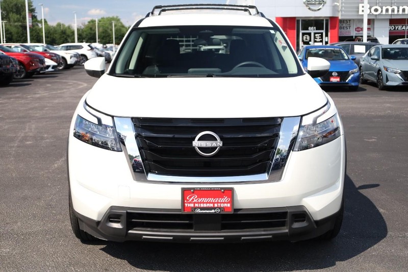 Nissan Pathfinder Vehicle Image 05