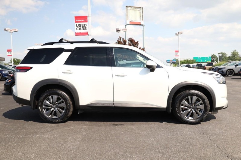 Nissan Pathfinder Vehicle Image 06