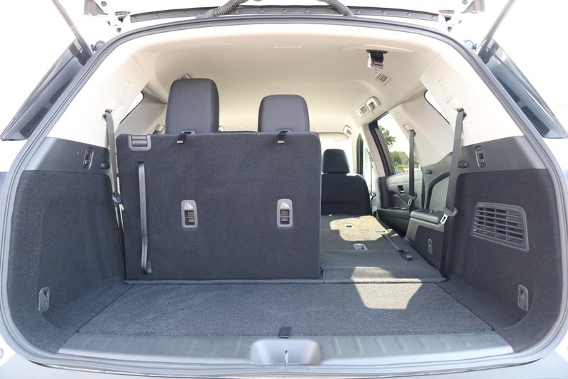 Nissan Pathfinder Vehicle Image 09