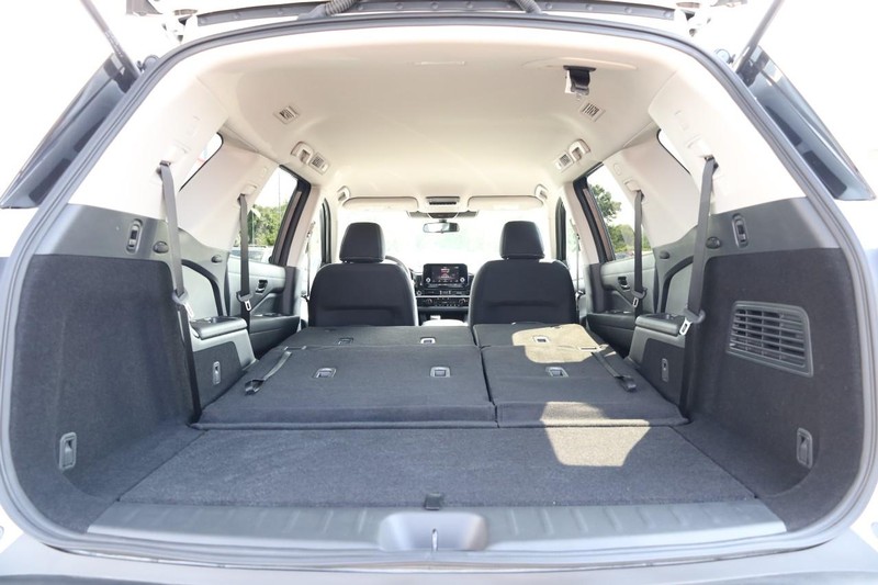 Nissan Pathfinder Vehicle Image 10