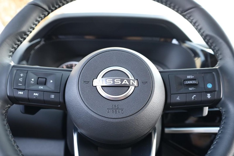 Nissan Pathfinder Vehicle Image 12