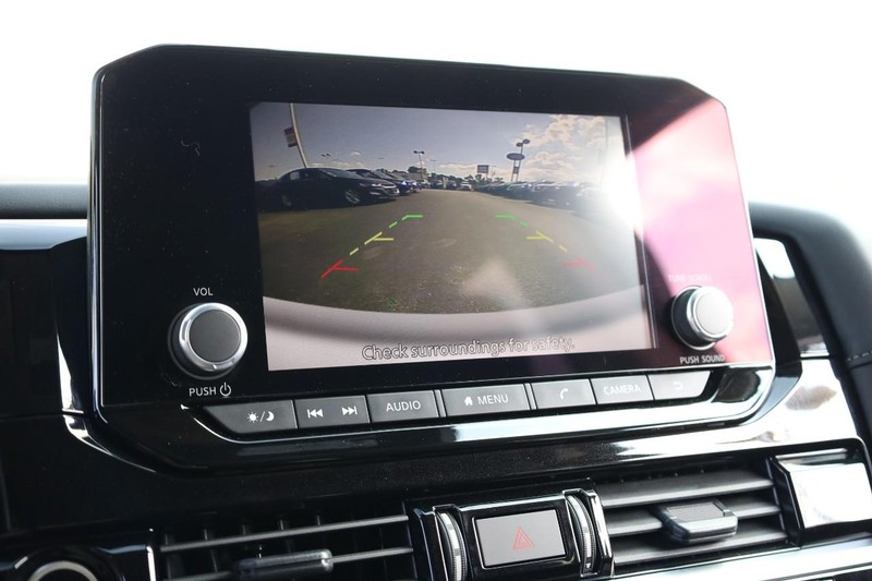 Nissan Pathfinder Vehicle Image 15
