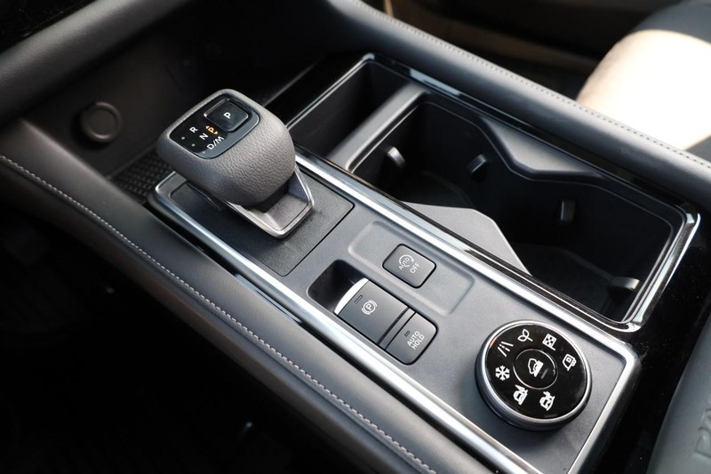 Nissan Pathfinder Vehicle Image 18