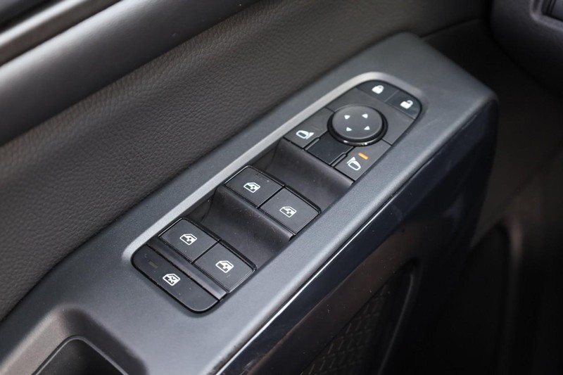 Nissan Pathfinder Vehicle Image 19
