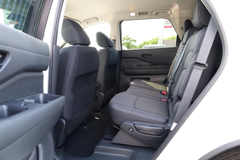 Nissan Pathfinder Vehicle Image 23