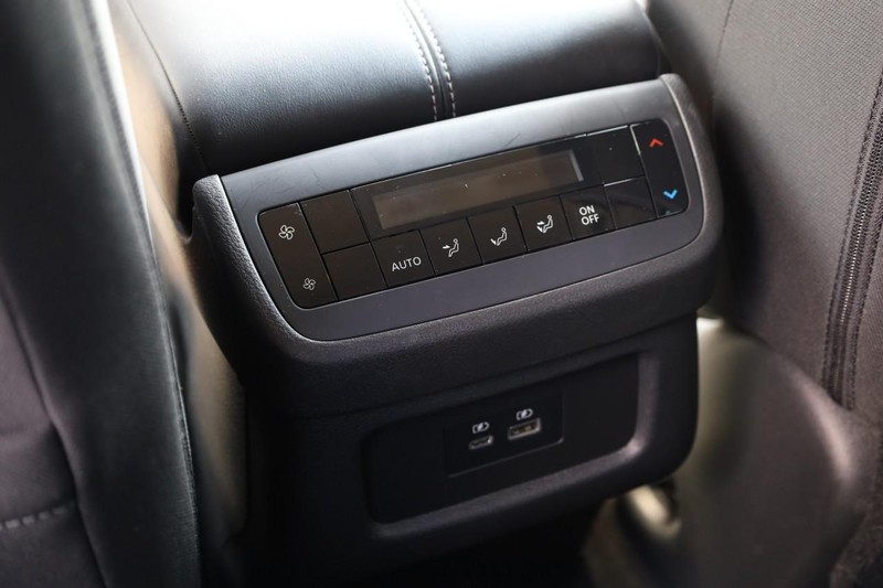 Nissan Pathfinder Vehicle Image 24