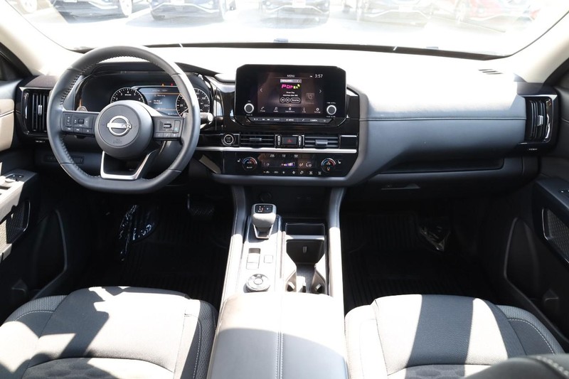 Nissan Pathfinder Vehicle Image 25