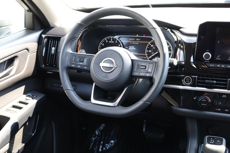 Nissan Pathfinder Vehicle Image 26