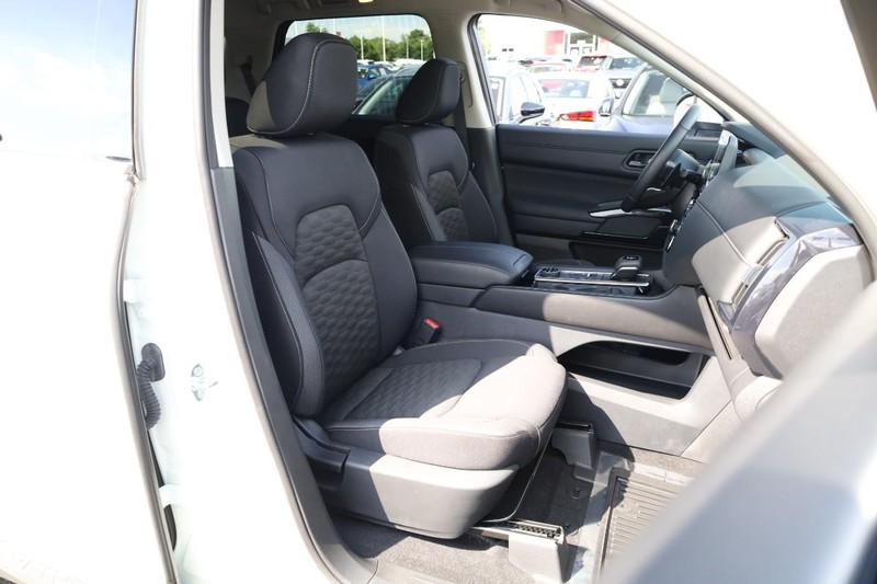 Nissan Pathfinder Vehicle Image 28