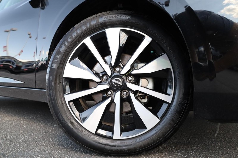 Nissan Sentra Vehicle Image 04
