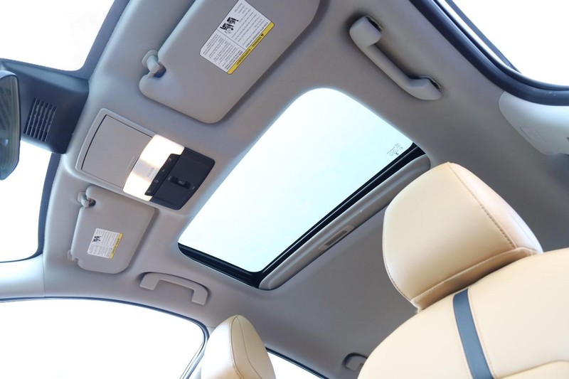 Nissan Sentra Vehicle Image 09