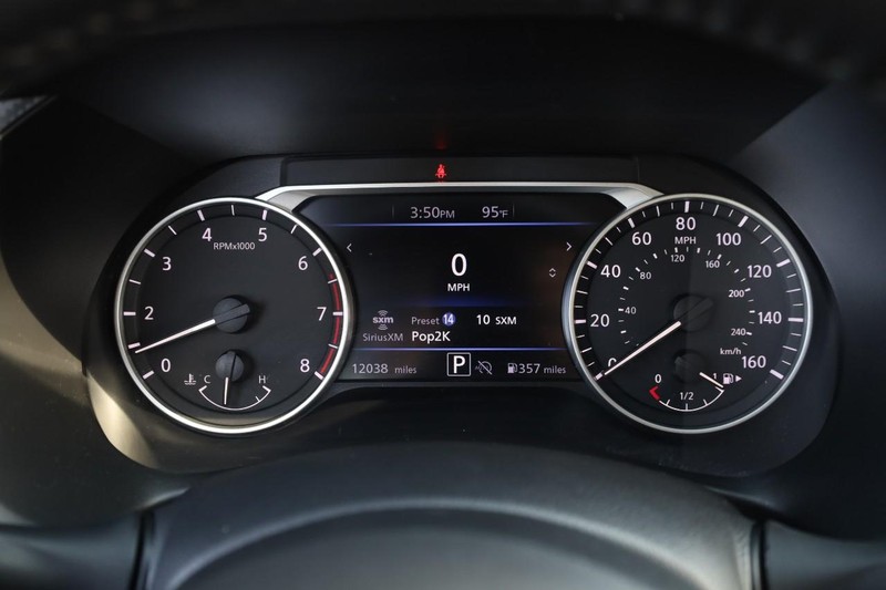 Nissan Sentra Vehicle Image 12