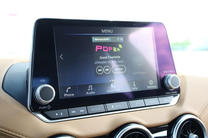 Nissan Sentra Vehicle Image 13