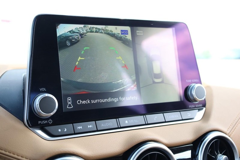 Nissan Sentra Vehicle Image 14