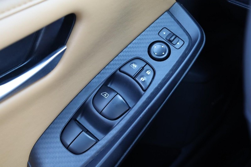 Nissan Sentra Vehicle Image 20