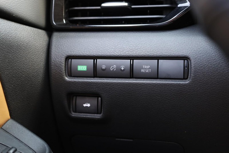Nissan Sentra Vehicle Image 21