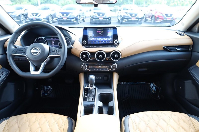Nissan Sentra Vehicle Image 24