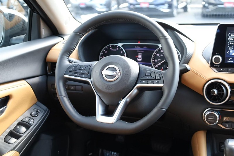 Nissan Sentra Vehicle Image 25