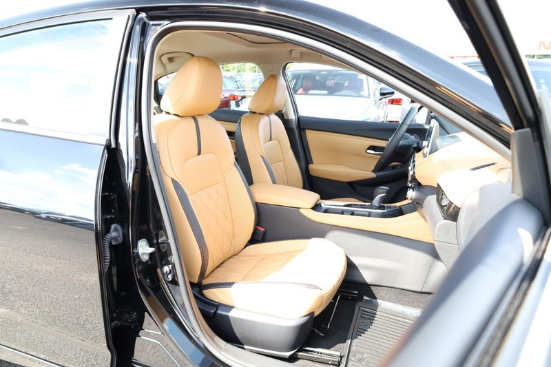 Nissan Sentra Vehicle Image 26