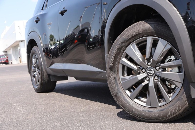 Nissan Pathfinder Vehicle Image 03