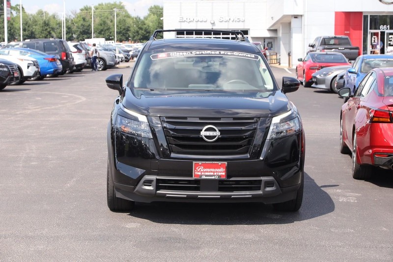 Nissan Pathfinder Vehicle Image 04