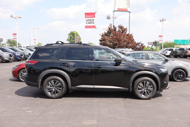 Nissan Pathfinder Vehicle Image 05