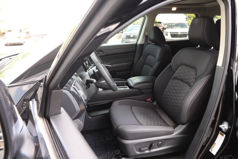 Nissan Pathfinder Vehicle Image 10