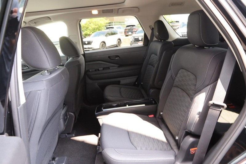 Nissan Pathfinder Vehicle Image 11