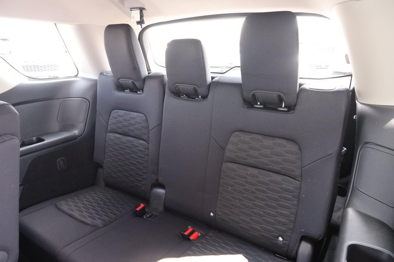 Nissan Pathfinder Vehicle Image 12