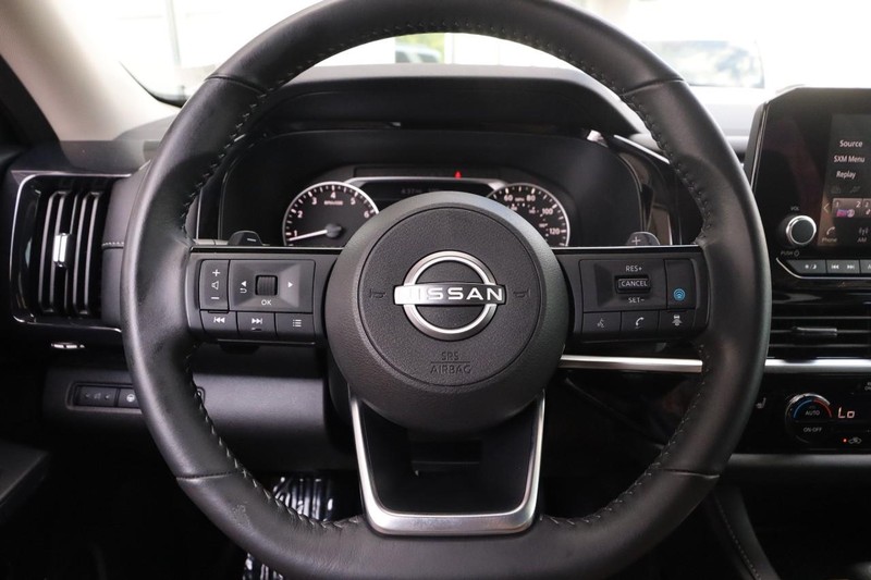 Nissan Pathfinder Vehicle Image 13