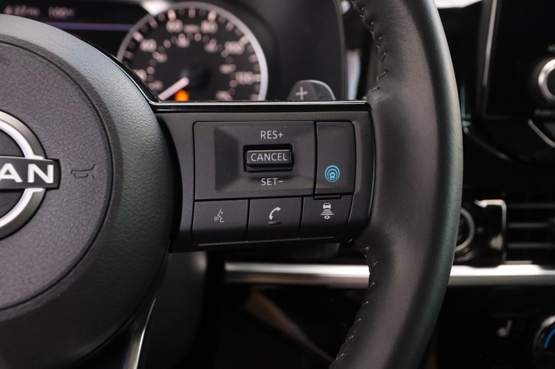 Nissan Pathfinder Vehicle Image 15