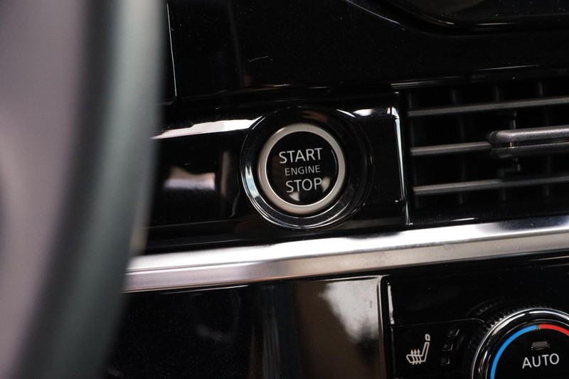 Nissan Pathfinder Vehicle Image 17