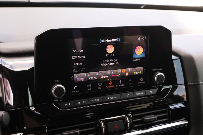 Nissan Pathfinder Vehicle Image 18