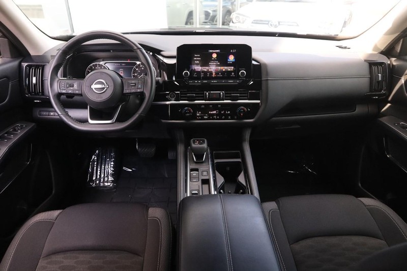 Nissan Pathfinder Vehicle Image 22
