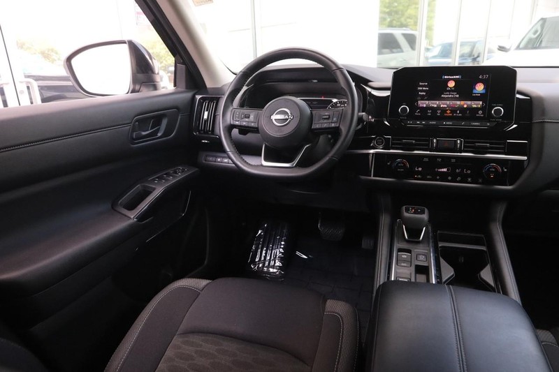 Nissan Pathfinder Vehicle Image 23